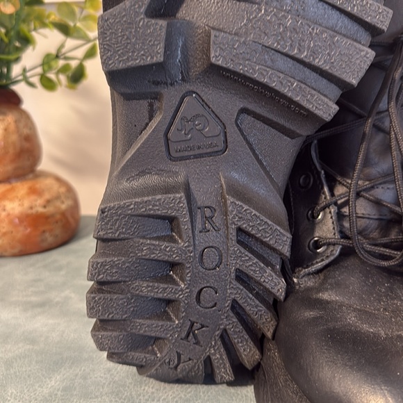 Leather work/combat boot. Mens size 9.5 - Picture 4 of 5